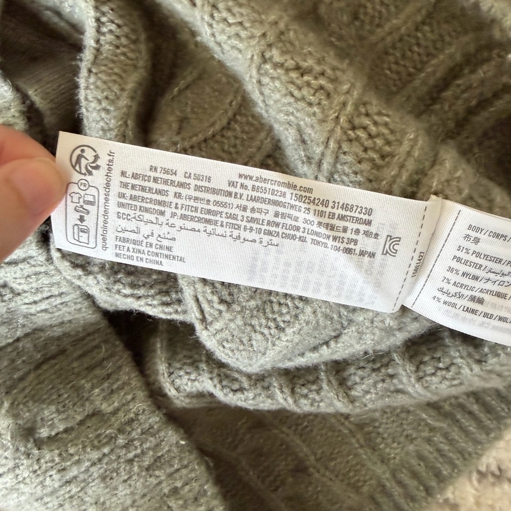 Abercrombie & Fitch Cable Knit Cropped Cardigan Sage Green - Picture 4 of 5